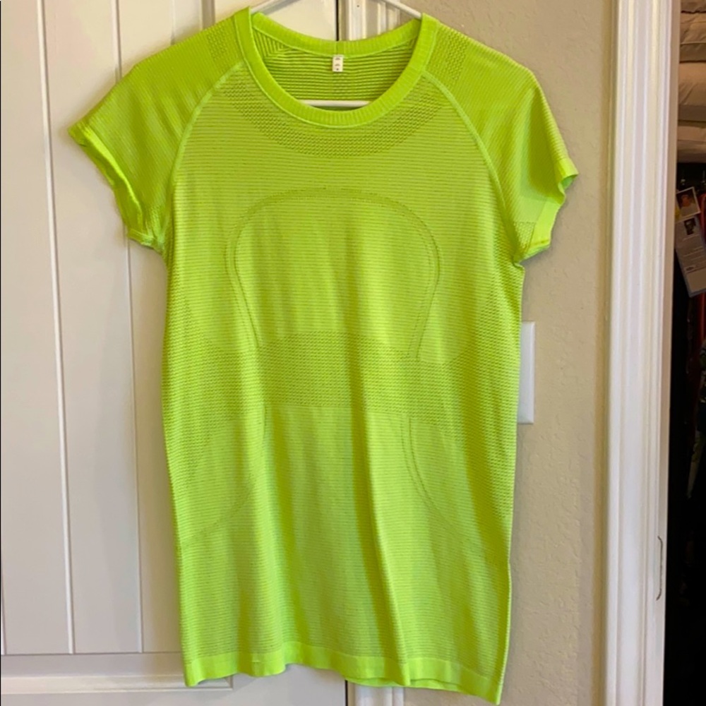 Lululemon sz 8 swiftly tee